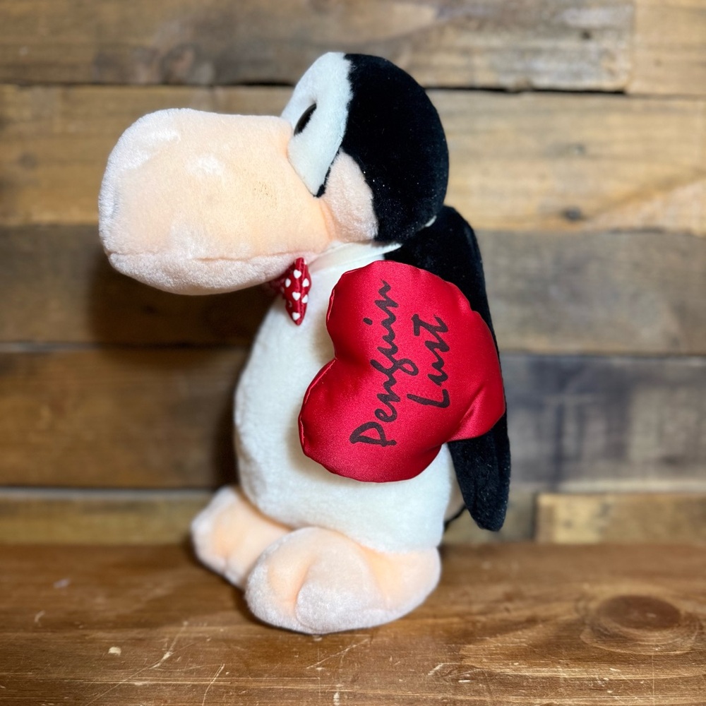 Vintage Opus Penguin Lust Heart Plush 1984 Washington Post Dakin Plush‎